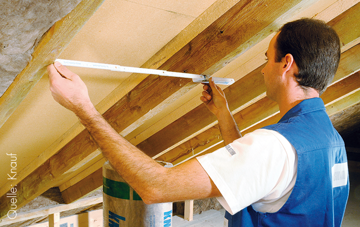 Für eine optimale Dämmleistung sind exakte Zuschnitte wichtig, deshalb erstellt der Fachmann ein genaues Aufmaß. Für eine optimale Dämmleistung sind exakte Zuschnitte wichtig, deshalb erstellt der Fachmann ein genaues Aufmaß.