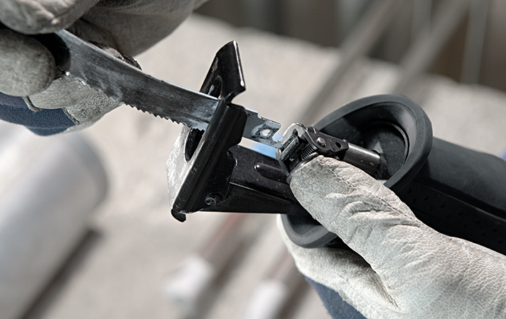 Sägeblattwechsel bei der BOSCH Professional GSA1100E mit dem SDS System Schneller werkzeugloser Sägeblattwechsel dank patentiertem BOSCH SDS System